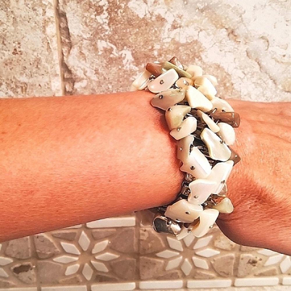 Cha Cha Stretch Bangle Expansion Bracelet 1950's Mother Of Pearl Chips